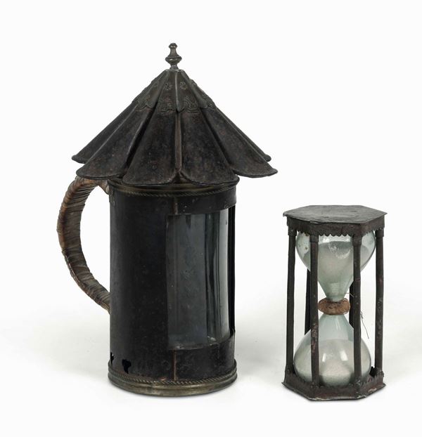 Lanterna e clessidra in vetro e metallo. XVIII secolo