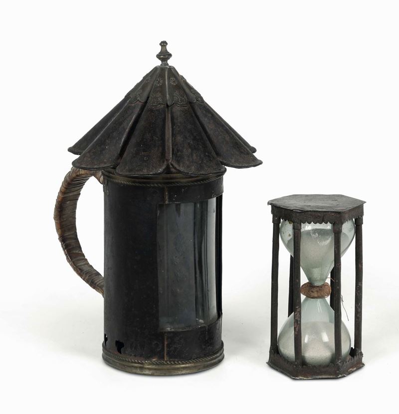 Lanterna e clessidra in vetro e metallo. XVIII secolo  - Asta Dimore Italiane - Cambi Casa d'Aste