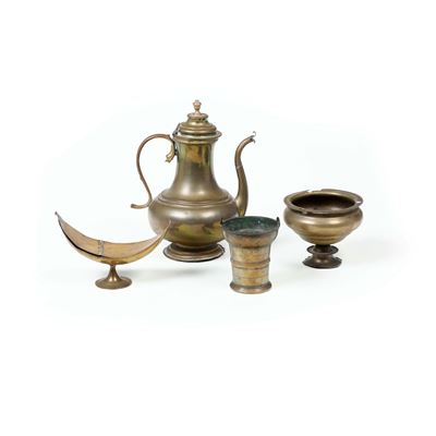 Lotto di Navicella, Due Vasetti e una Caffettiera in Bronzo e Rame