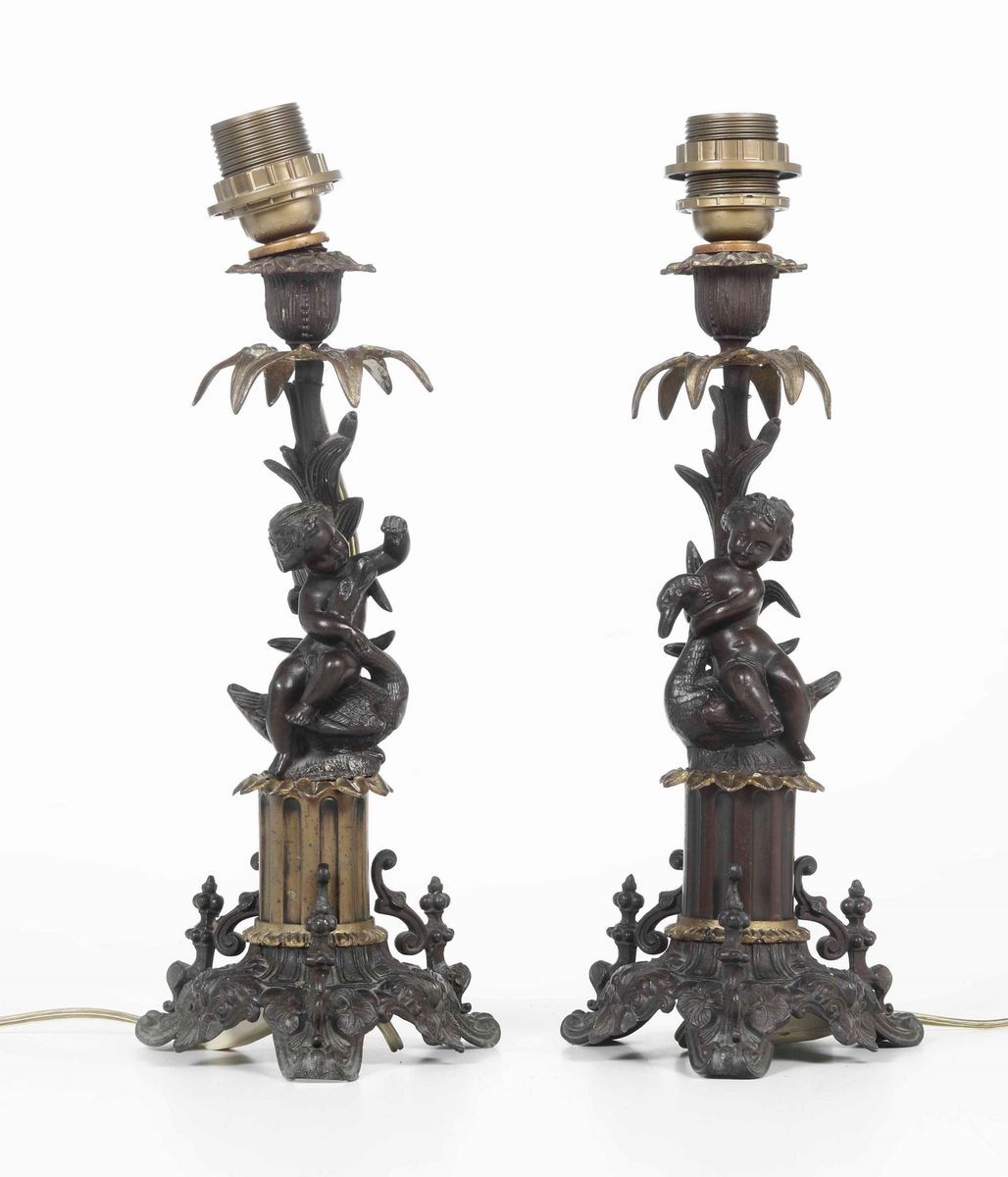 Coppia di Candelieri con Putti in Bronzo. XIX Secolo