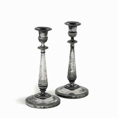 Coppia di Candelieri in Argento Fuso e Cesellato. Argenteria Lombardo-veneta del XIX Secolo
