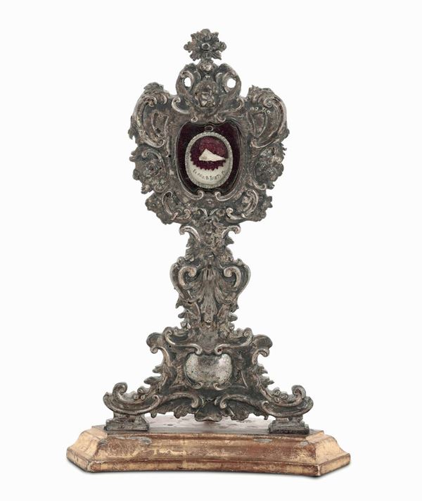 Reliquiario in argento fuso, sbalzato e cesellato. Italia (Toscana?) XVIII secolo, apparentemente privo di bollatura