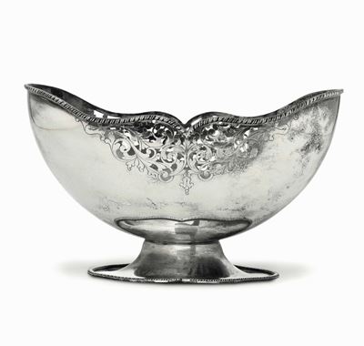 Centrotavola in Argento Traforato. Argenteria Milanese del XX Secolo. Argentiere Umberto Malinver...