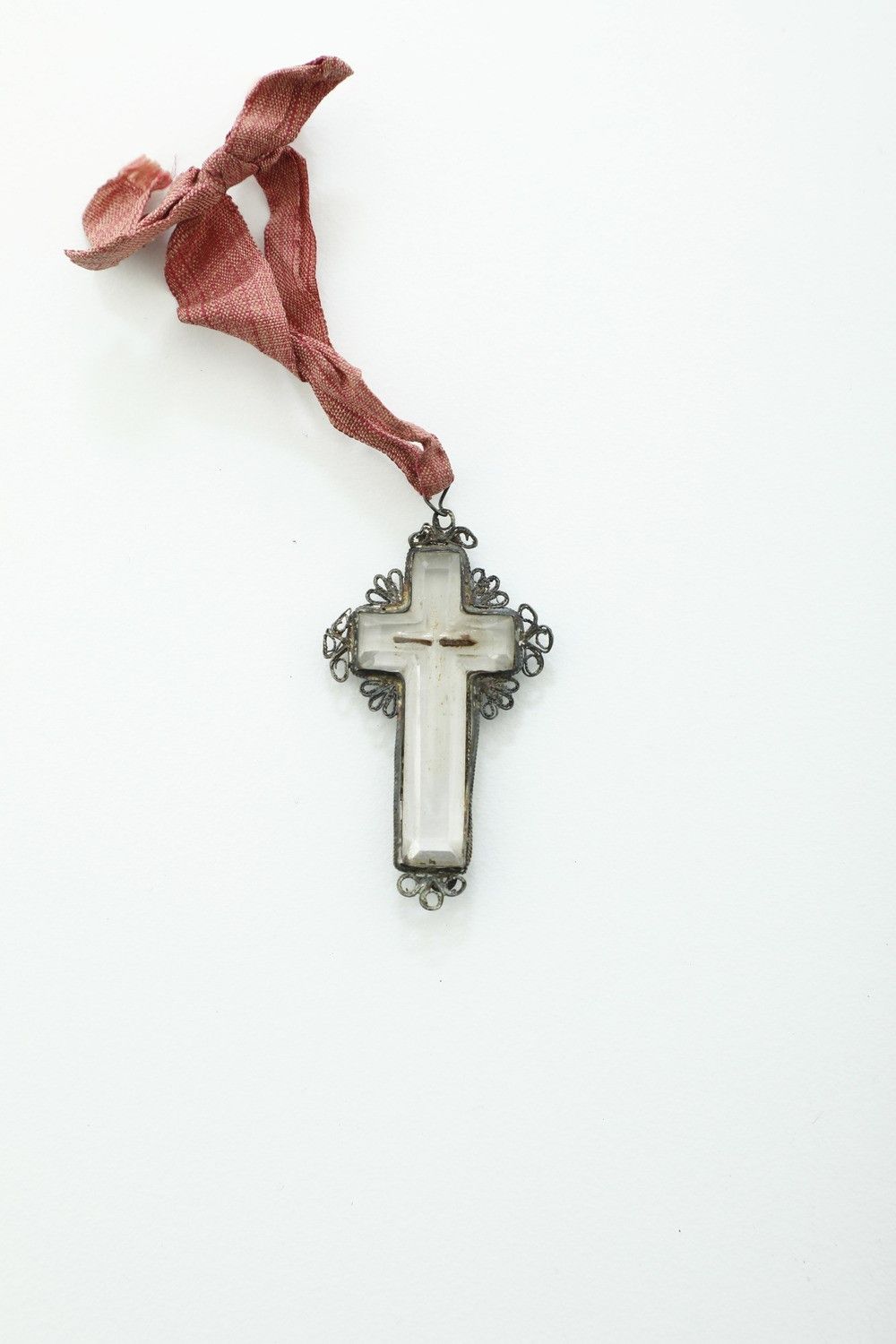 Croce Stauroteca Entro Custodia in Pelle Impressa. Oreficeria del XVIII Secolo