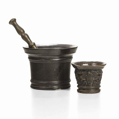 Due Mortai in Bronzo, uno Figurato. XVI-XVII Secolo