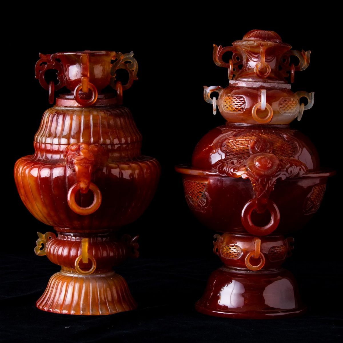 Due Vasi con Coperchio Scolpiti in Agata, Cina, XX Secolo