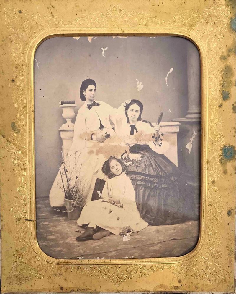Rara fotografia, Sicilia XIX secolo Donne nobili  - Asta Oltre 300 lotti ad offerta libera - Cambi Casa d'Aste