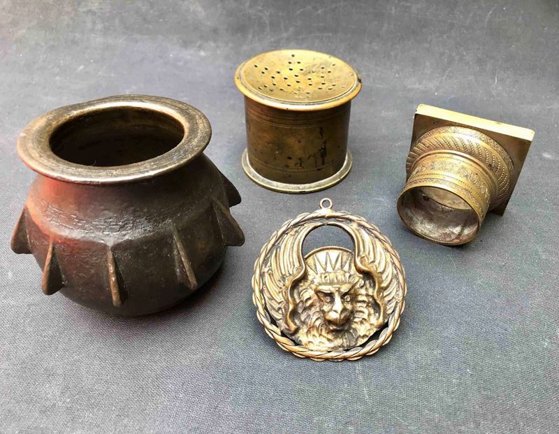 4 antichi oggetti in bronzo  - Asta Oltre 300 lotti ad offerta libera - Cambi Casa d'Aste