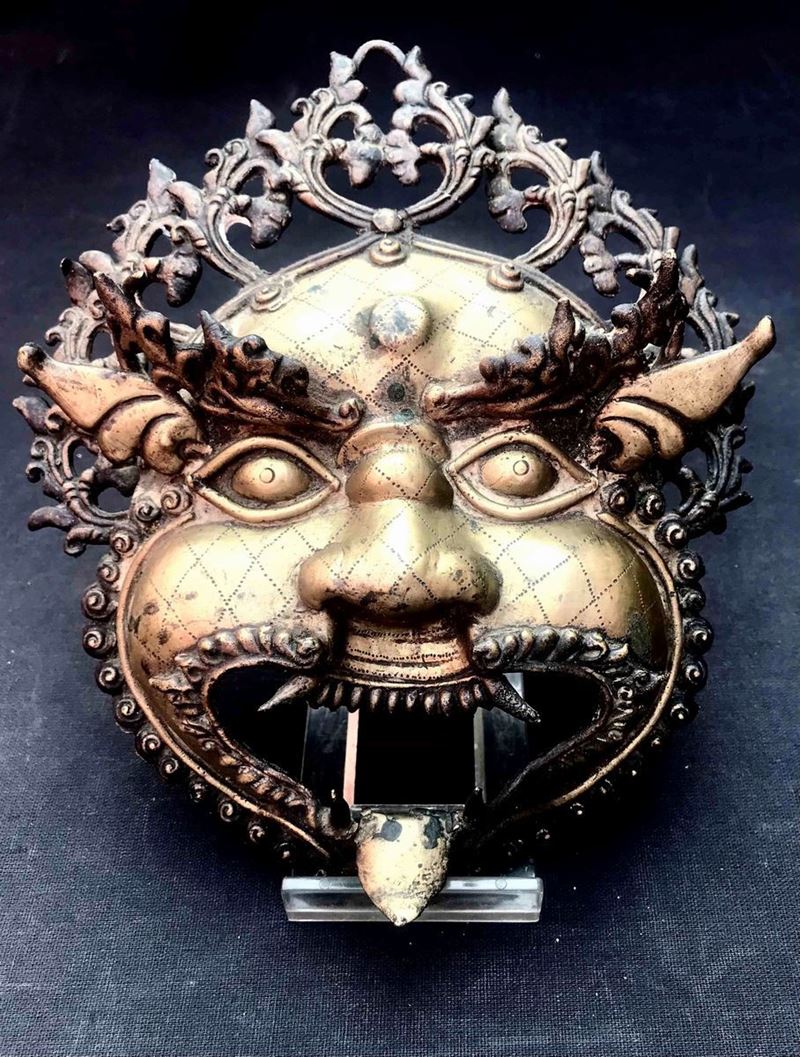 Vecchia maschera di Yama in bronzo. Tibet  - Asta Oltre 300 lotti ad offerta libera - Cambi Casa d'Aste
