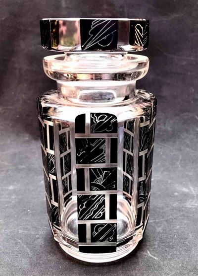 Vaso Ottagonale in Cristallo Molato con Motivi Graffiti Decò. XX Secolo