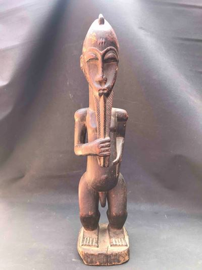Scultura Africana Raffigurante Personaggio Stante dalla Lunga Barba