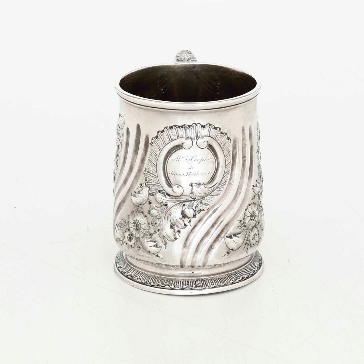 Mug. Argento Fuso e Cesellato (sbalzato in Epoca Successiva). Londra 1729/1731. Argentiere Humpre...