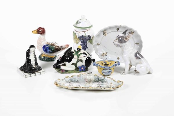 Otto diversi oggetti in maiolica e porcellana XIX - XX secolo