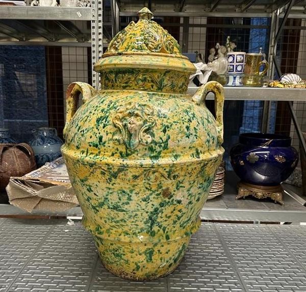 Grande vaso e un coperchio in terracotta invetriata, datato 1661. Probabilmente Toscana XIX secolo