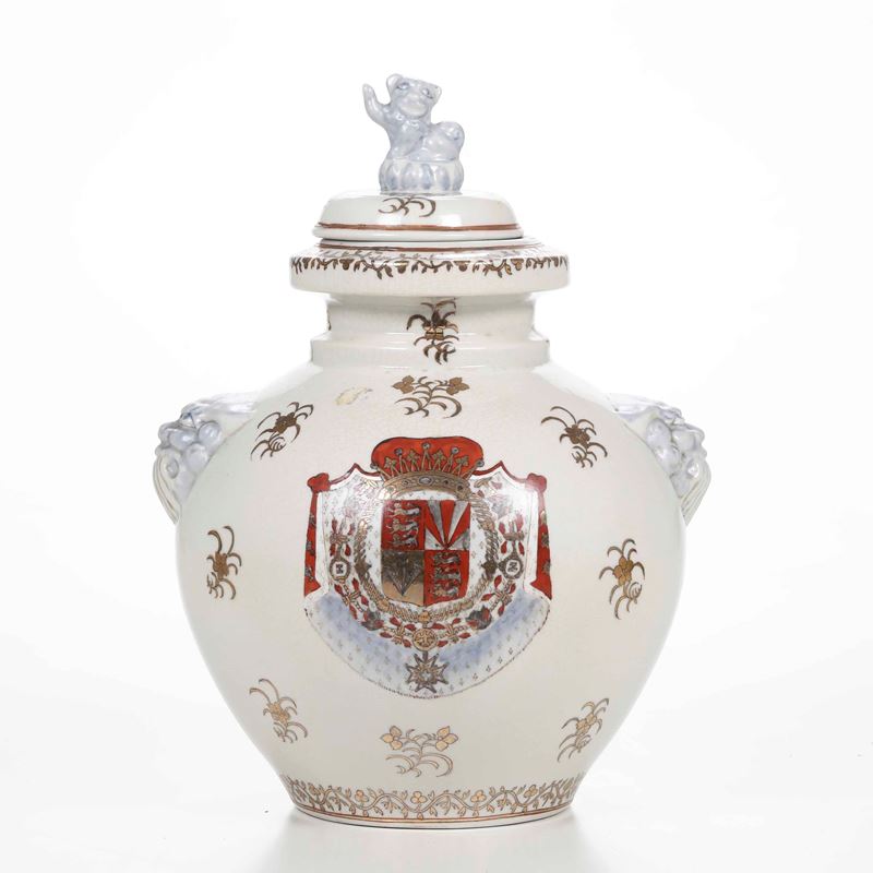 Potiche con stemma coronato XX secolo  - Auction Majolica, Porcelain and Glass | Cambi Time - Cambi Casa d'Aste
