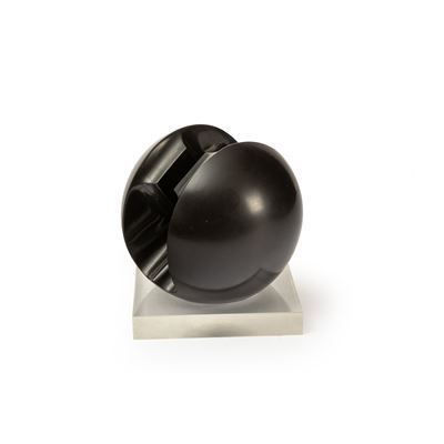 Contatti – scultura in marmo nero del Belgio