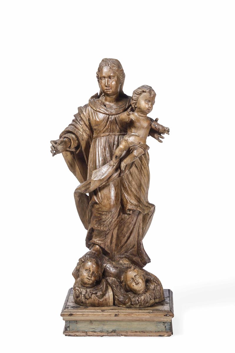 Madonna con Bambino e angeli. Legno scolpito (privo della policromia). Arte barocca italiana del XVII-XVIII secolo  - Auction Sculptures - Cambi Casa d'Aste