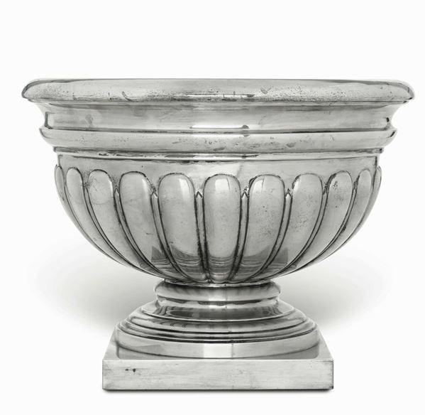 Monumentale coppa centrotavola in argento 925. Argenteria artistica fiorentina del XX secolo. Argentiere Pampaloni
