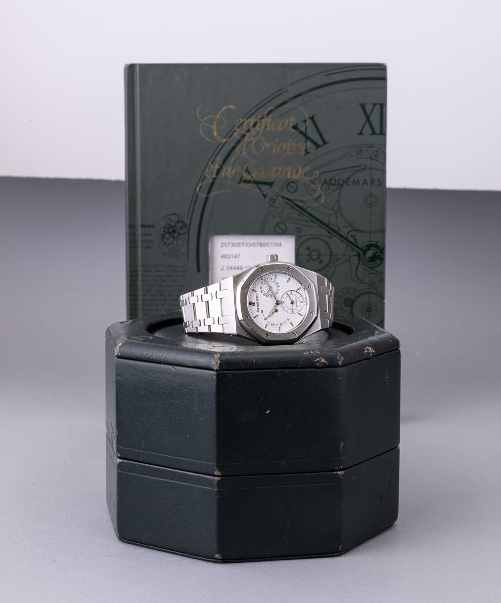 Audemars Piguet - Royal Oak Dual Time 25730st in Acciaio, Doppio Fuso Orario con Riserva di Caric...