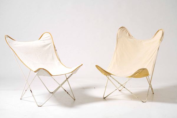 Quattro sedie in metallo e tela