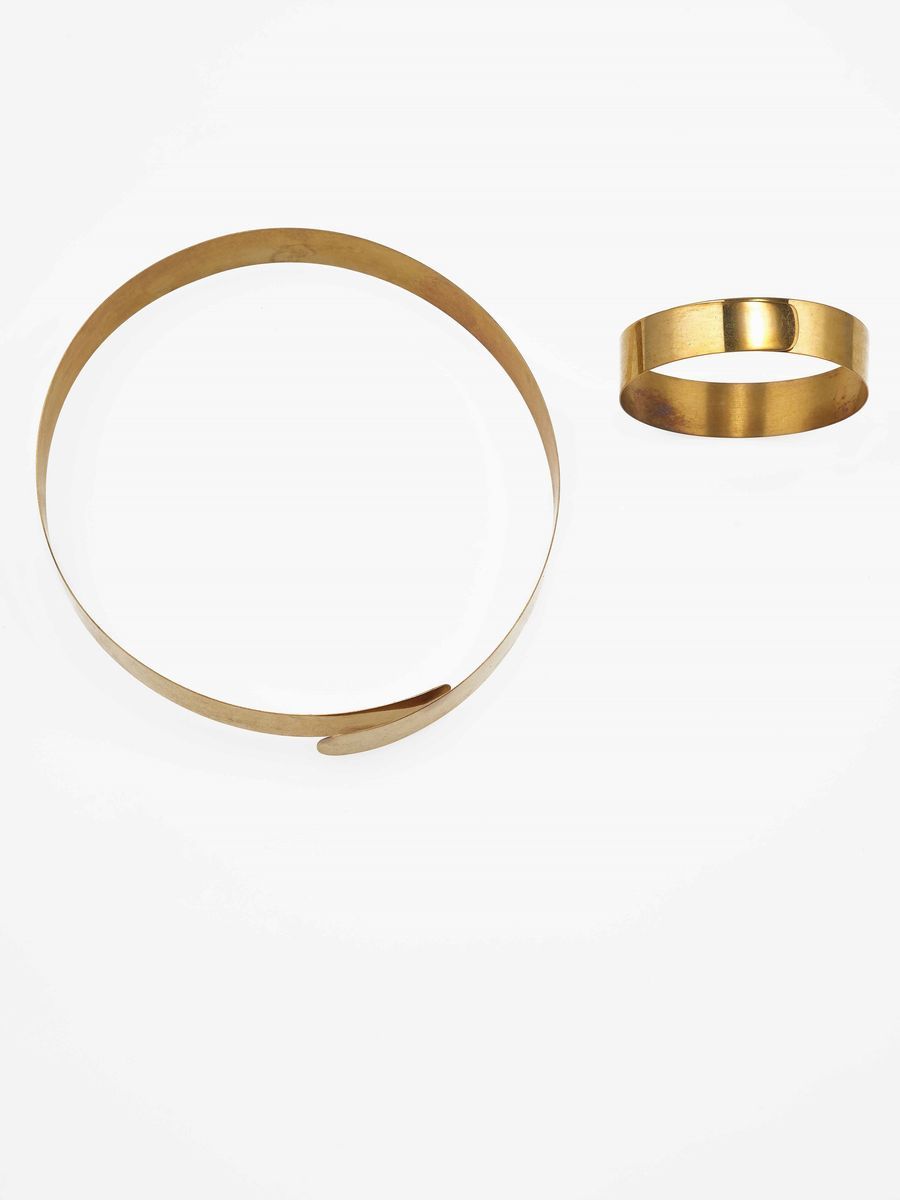 Scavia. Lotto Composto da Due Girocolli, un Bracciale, Due Spille ed un Orecchino con Piccoli Dia...