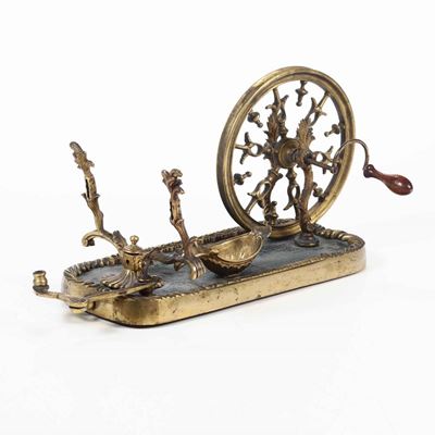 Filatoio da Tavolo. Bronzo Fuso e Dorato. Base in Legno. Francia XVIII Secolo