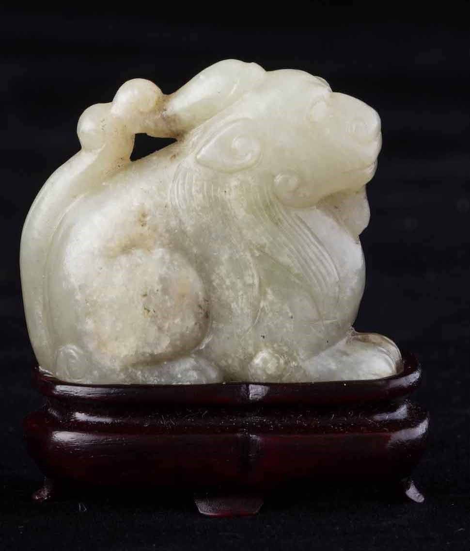 Figura di Draghetto Scolpita in Giada e Russet, Cina, Dinastia Qing, XIX Secolo