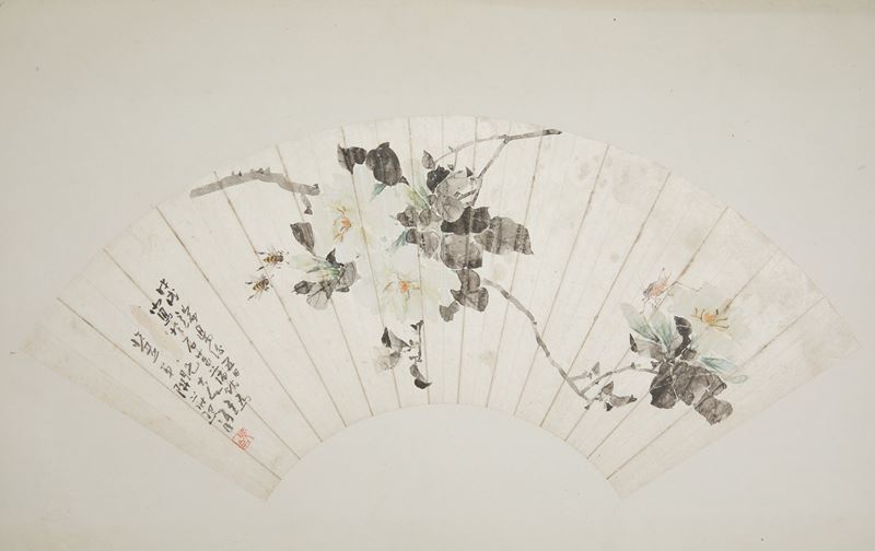 Ventaglio dipinto su carta raffigurante soggetto naturalistico con iscrizioni, Cina, Dinastia Qing, XIX secolo  - Asta Asian Art - Cambi Casa d'Aste