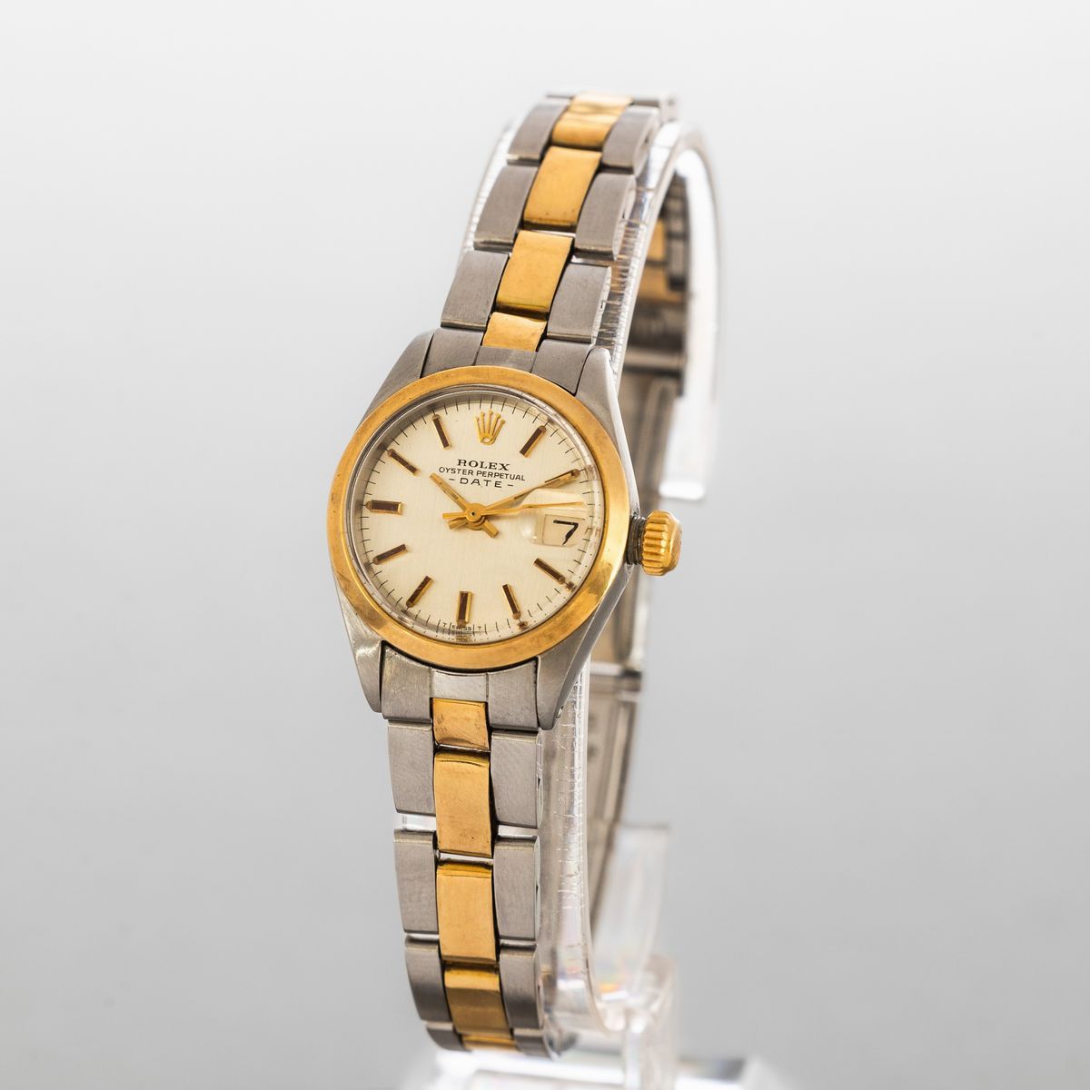 Rolex - Oyster Perpetual Date Ref 6916 Acciaio e Oro, Quadrante Argentè con Indici Applicati e Fi...