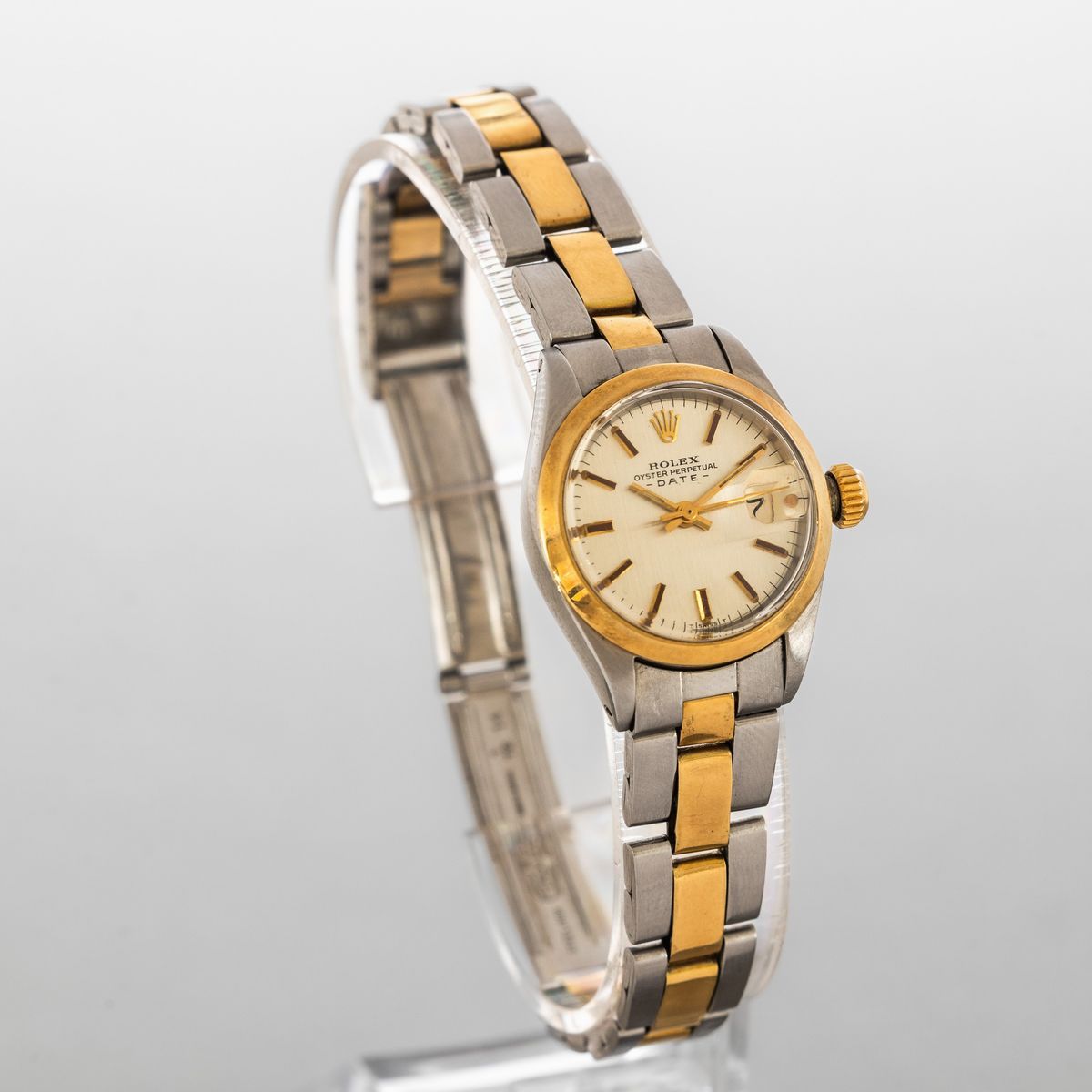 Rolex - Oyster Perpetual Date Ref 6916 Acciaio e Oro, Quadrante Argentè con Indici Applicati e Fi...