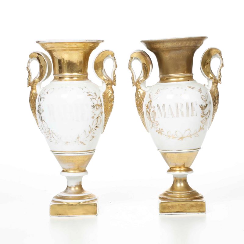 Coppia di vasi<BR>Francia, probabilmente Parigi, prima metà del XIX secolo  - Asta Dimore Italiane - Cambi Casa d'Aste