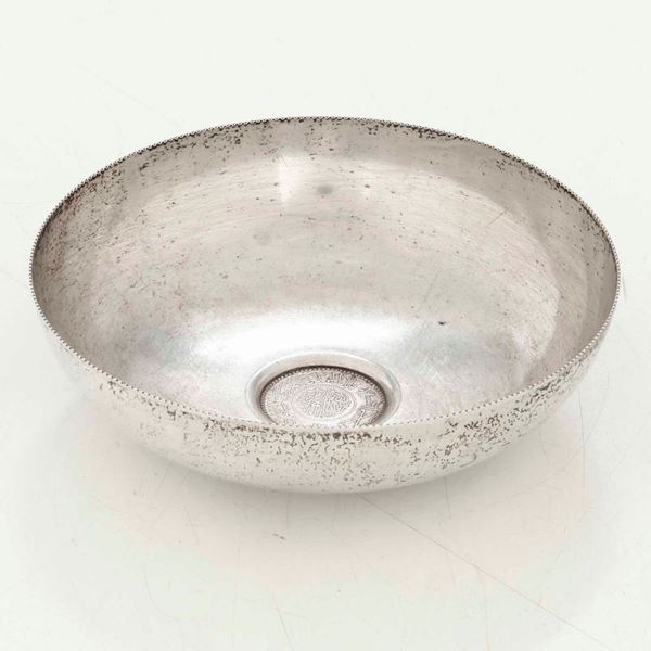 Piccolo piatto in argento con inscrizione, Arabia Saudita