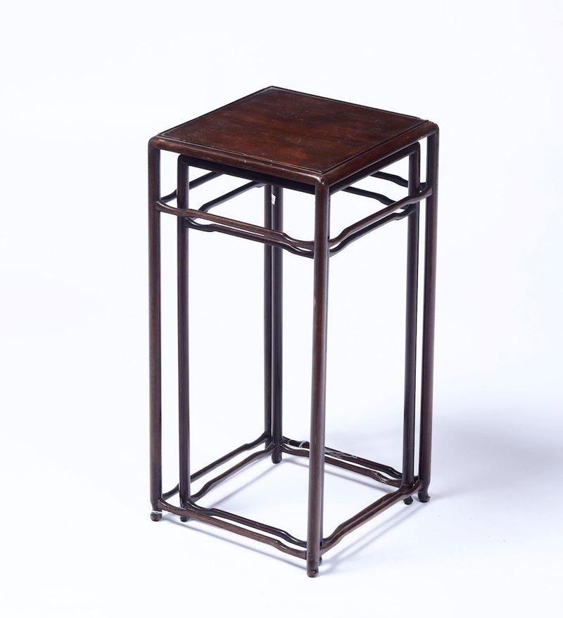 Coppia di tavolini in legno, arte orientale  - Auction Dimore italiane | Cambi Time - Cambi Casa d'Aste