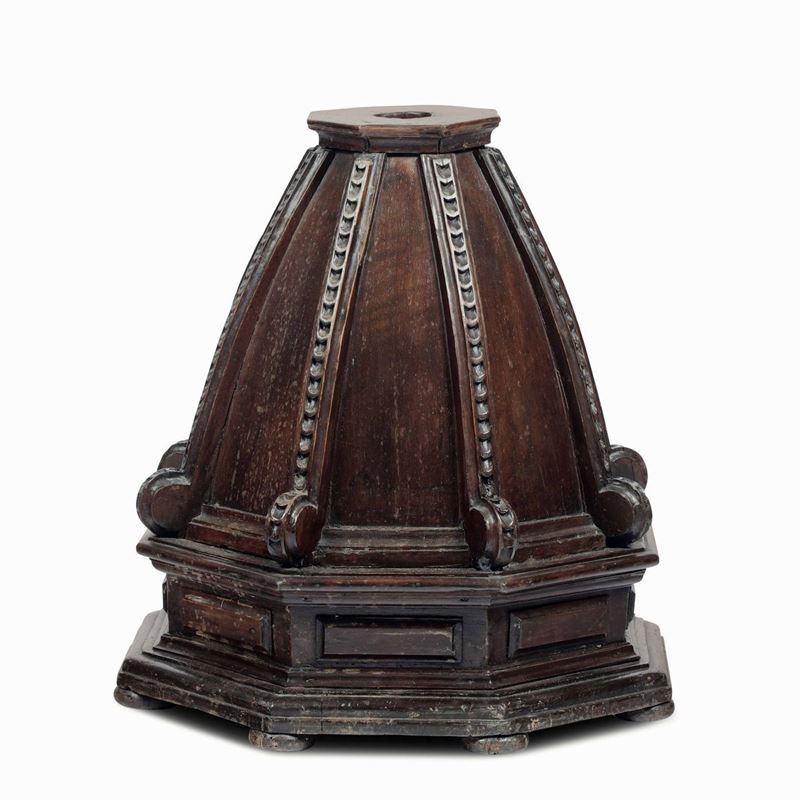 Elemento architettonico a cupola in legno intagliato. XVII - XVIII secolo  - Asta Dimore Italiane - Cambi Casa d'Aste