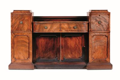 Credenza Lastronata a Quattro Ante e Due Cassetti. XIX Secolo