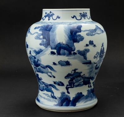 Vaso in Porcellana Bianca e Blu con Figure di Cavalieri Entro Paesaggio e Simboli Taoisti, Cina, ...