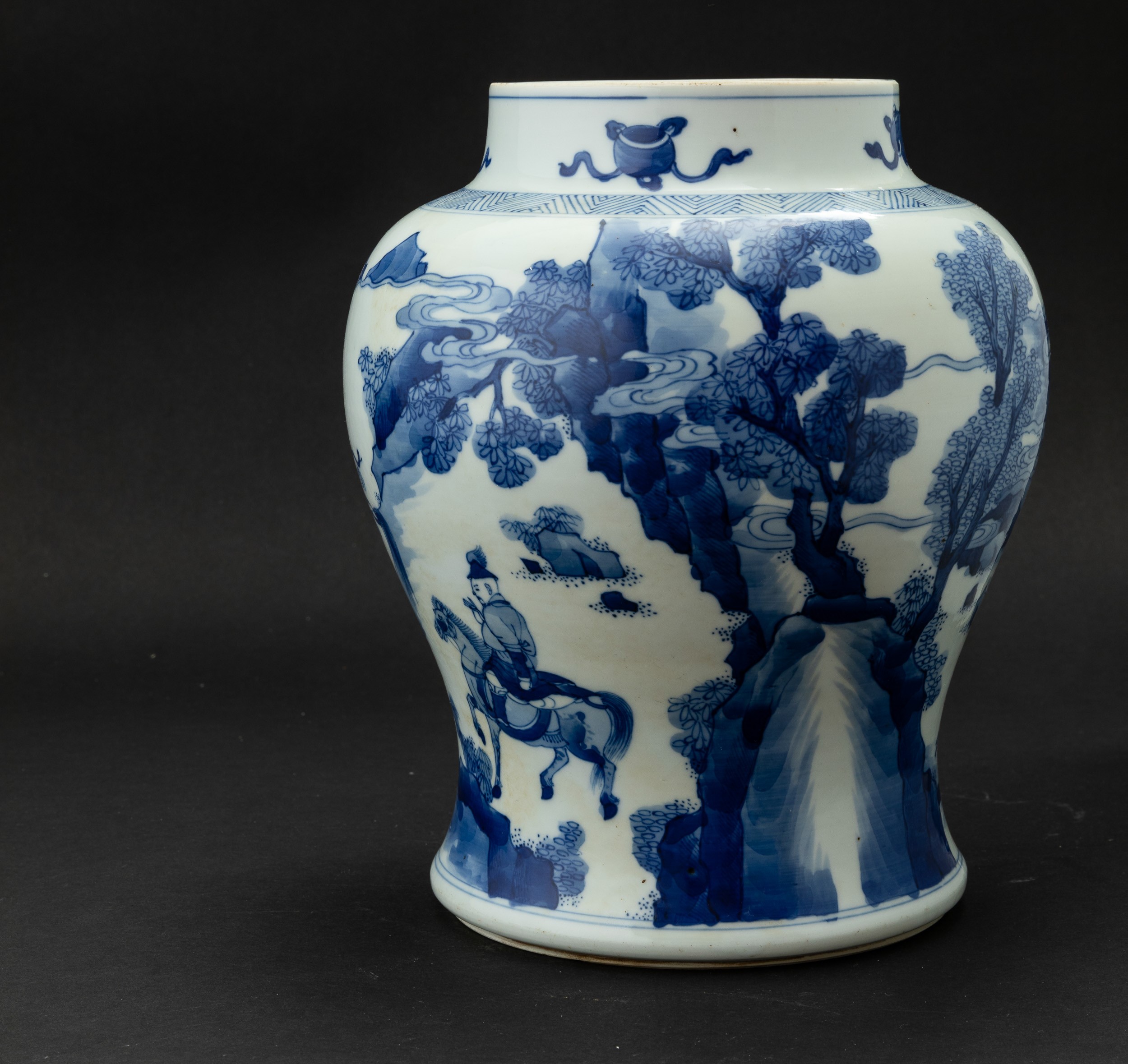 Vaso in Porcellana Bianca e Blu con Figure di Cavalieri Entro Paesaggio e Simboli Taoisti, Cina, ...