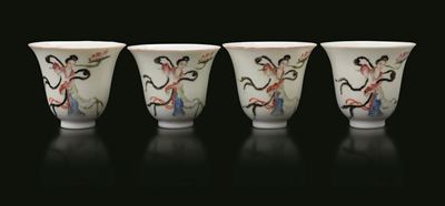 Quattro Piccole Coppe in Porcellana con Figure di Guanyin, Cina, Inizi XX Secolo