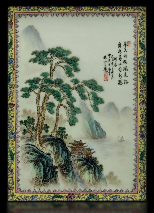 Placca in porcellana con raffigurazione di paesaggio e iscrizione, Cina, Repubblica, XX secolo