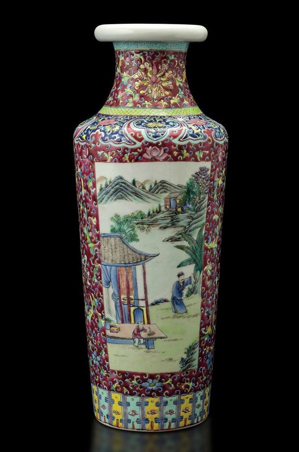 Vaso in porcellana a smalti policromi con decori floreali e scene di vita comune entro riserve, Cina, Repubblica, XX secolo