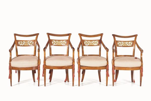 Gruppo di quattro poltrone e quattro sedie con schienale a cartella intagliata e dorata. XIX secolo