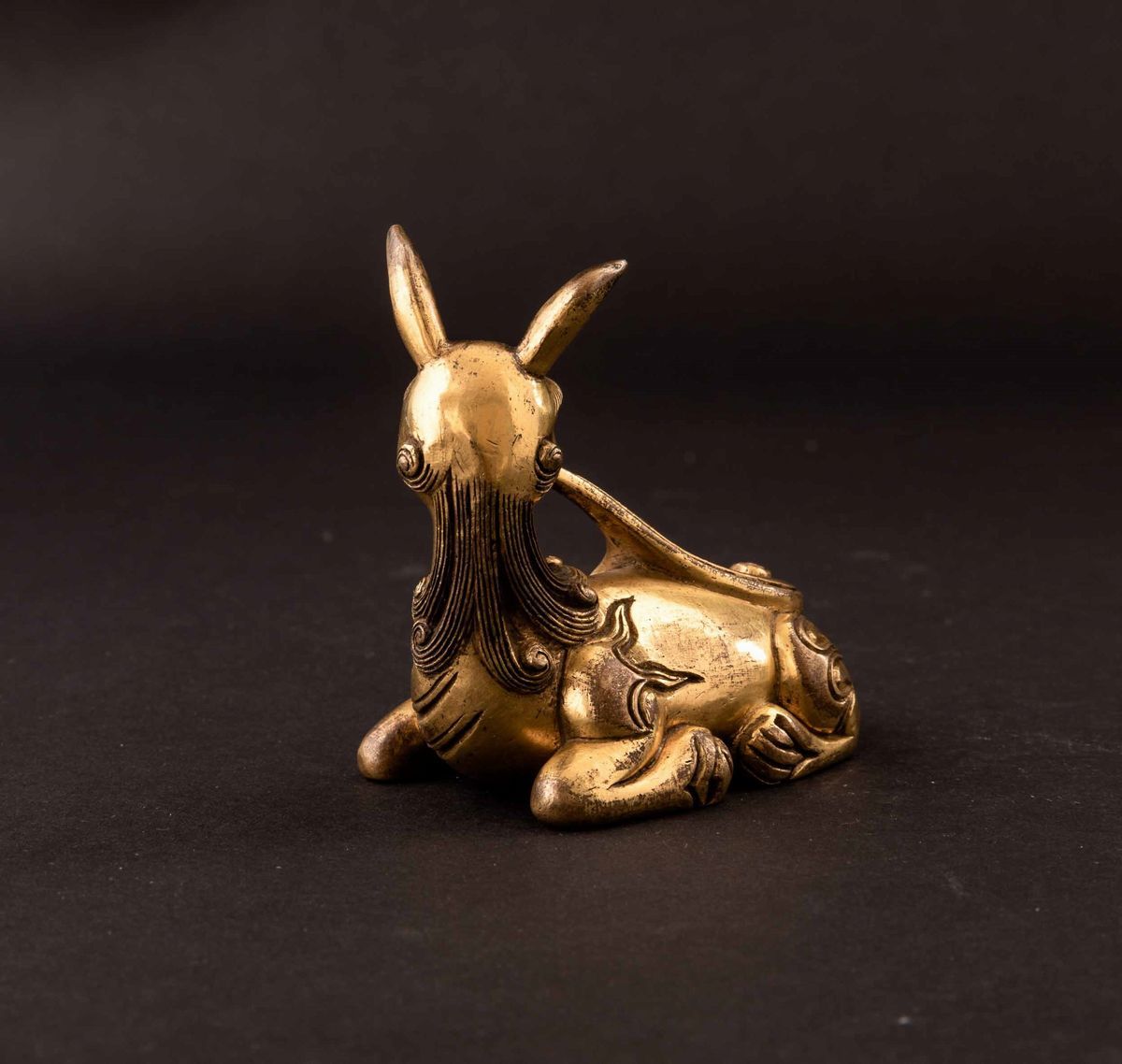 Figura di Cerbiatto con Giunco in Bronzo Dorato, Cina, Dinastia Ming, XVII Secolo