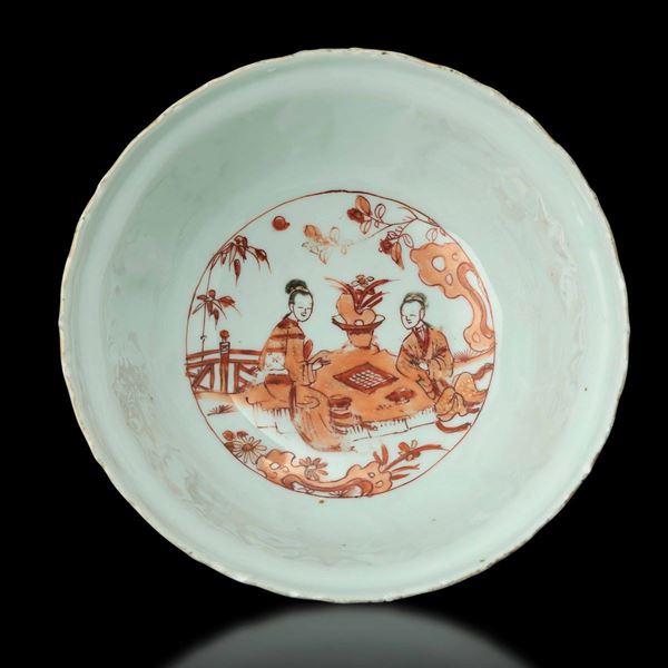 Ciotola in porcellana con decori floreali sui toni dell'arancio, Cina, Dinastia Qing, epoca Kangxi (1662-1722)