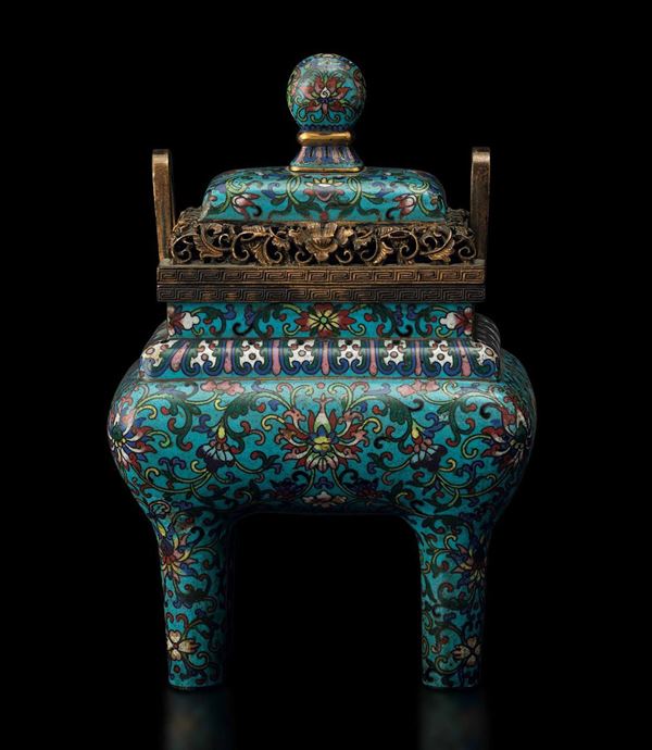 Incensiere con coperchio a smalti cloisonnè con decoro a fiori di loto e dettagli a traforo, Cina, Dinastia Qing, epoca  Qianlong (1736-1796)