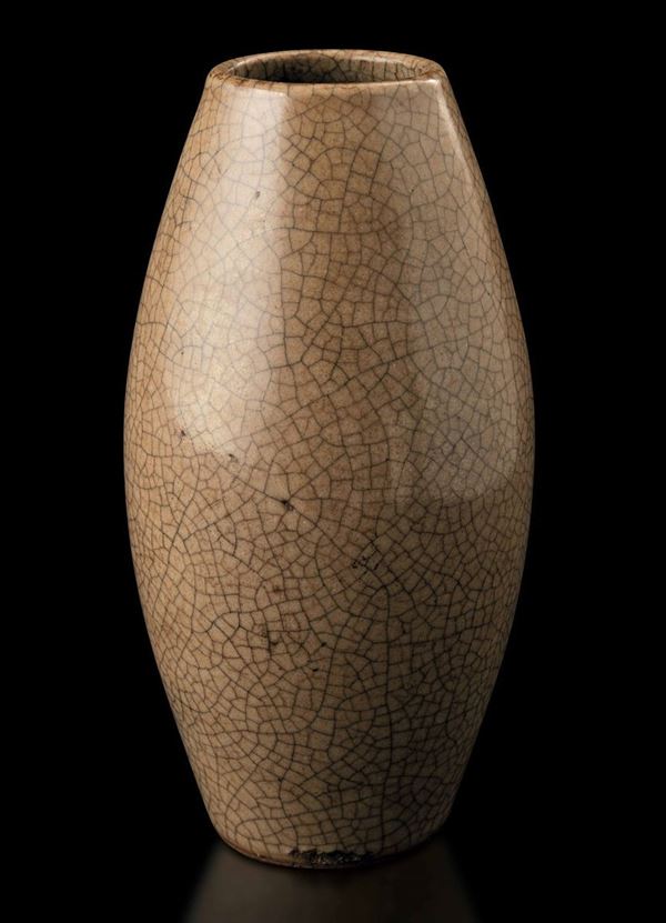 A Guan vase, China, Qing Dynasty, 1800s