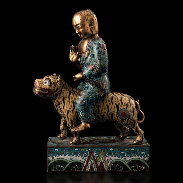 Gruppo a smalti cloisonnè raffigurante saggio su tigre, Cina, Dinastia Qing, epoca Qianlong (1736-1796)