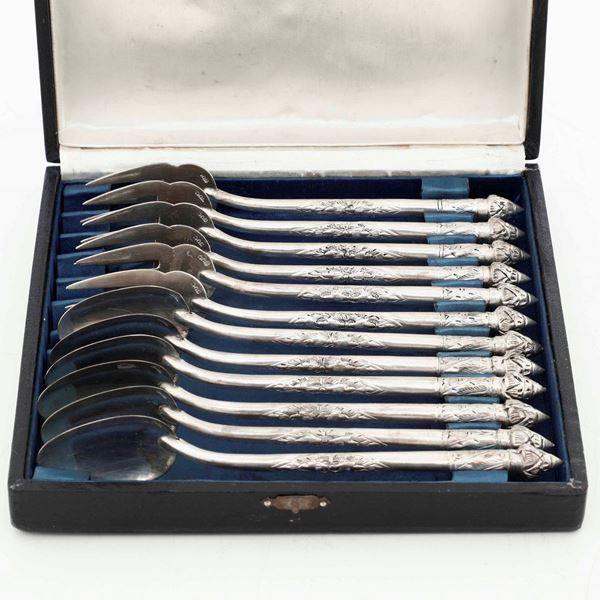 Servizio di 6 Cucchiaini e 6 forchette da dolce in metallo argentato. Argenteria italiana del XX secolo