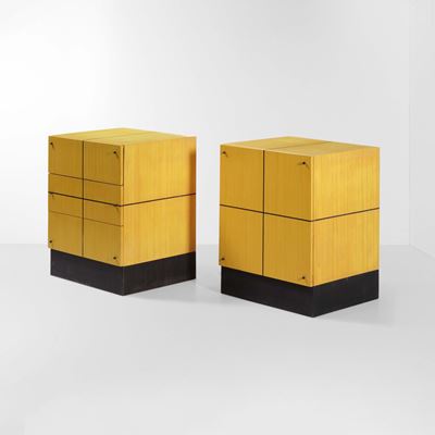Due comodini in legno laccato