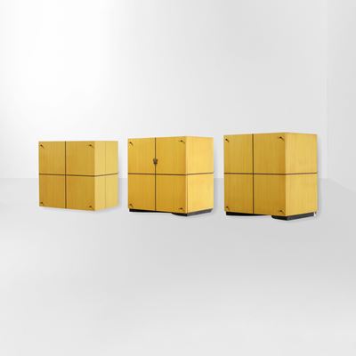 Tre mobili da parete in legno laccato