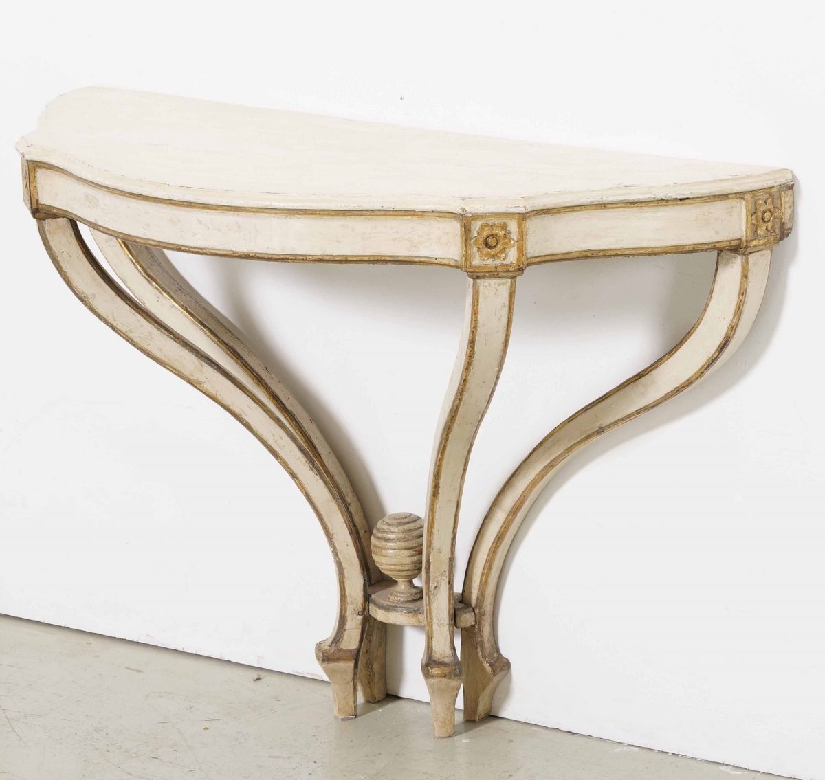 Consolle in Legno Laccato con Profili Dorati. XVIII-XIX Secolo